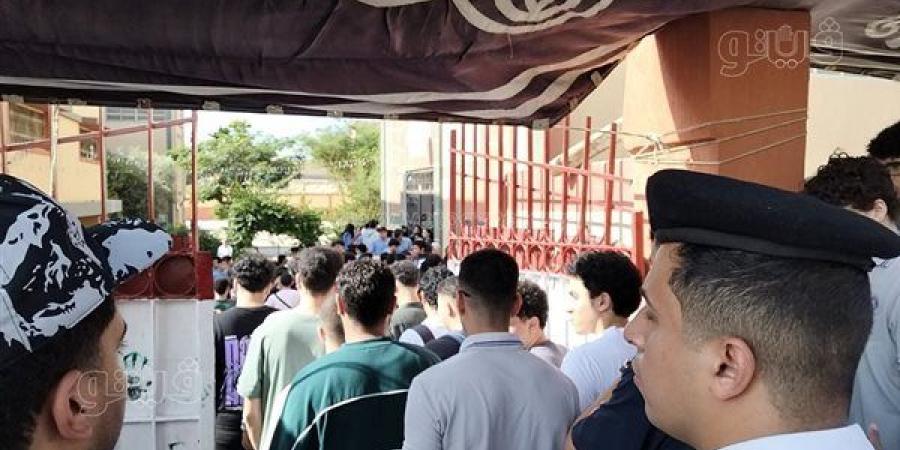 طلاب الثانوية العامة بالإسماعيلية يختتمون امتحانات نهاية العام بـ"الرياضيات والأحياء والإحصاء"