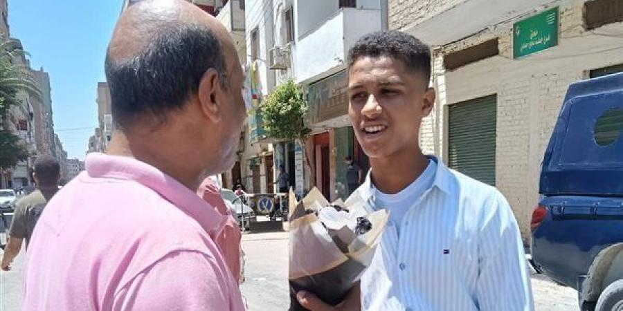 "الحمد لله الذي أذهب عنا الحزن"، فرحة عارمة بين طلاب قنا بعد انتهاء ماراثون الثانوية العامة (فيديو)