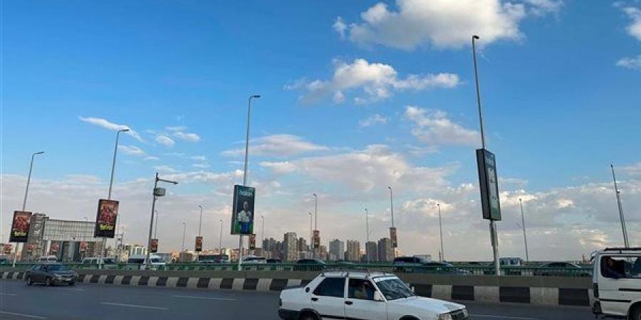 سحب منخفضة ونشاط للرياح، الأرصاد تعلن حالة الطقس غدا السبت
