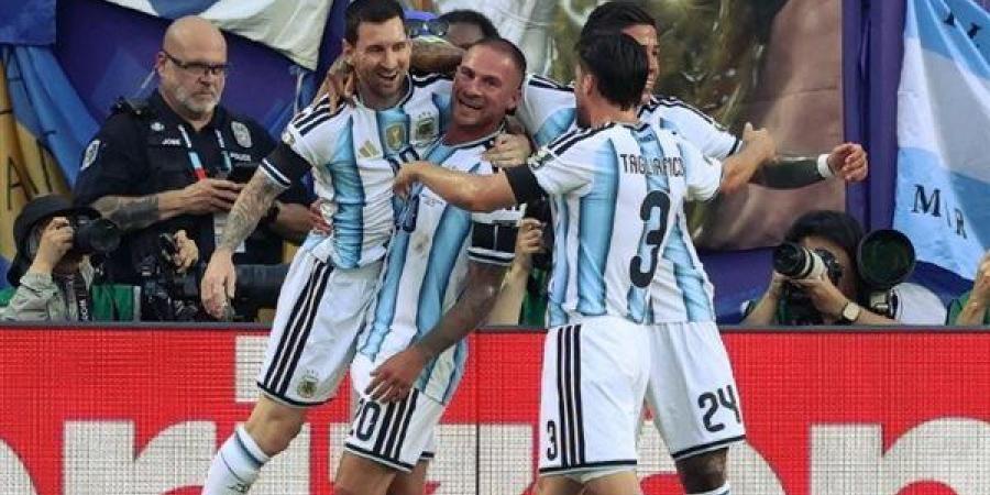 منتخب الأرجنتين يختار قميصه الأساسي في نهائي كأس العالم أمام إسبانيا