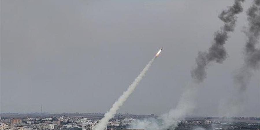 الحرس الثوري الإيراني يعلن استهداف مواقع أمريكية ويؤكد استمرار السيطرة على مضيق هرمز