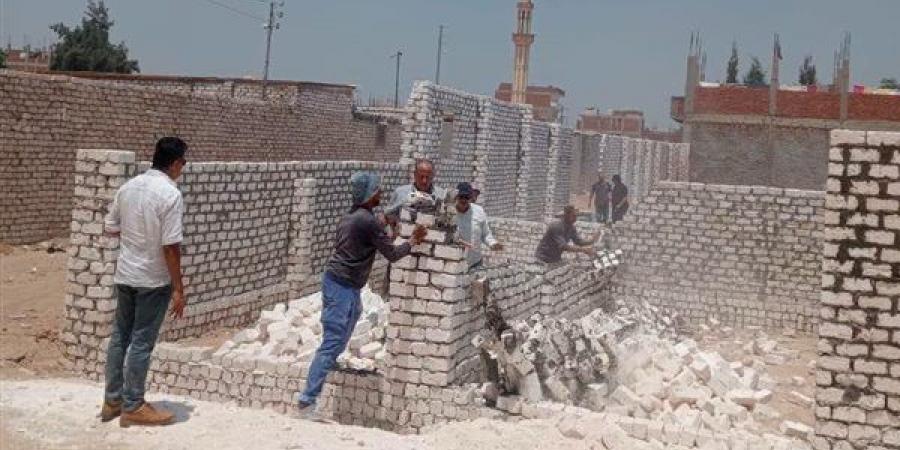 إزالة 3 حالات بناء مخالف بالشرقية