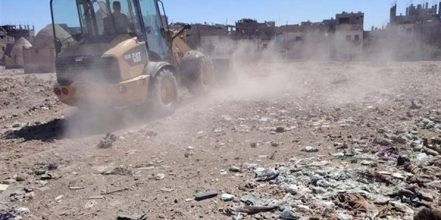 رفع 95 طنًّا من القمامة وتحسين كفاءة النظافة بشوارع قنا (صور)