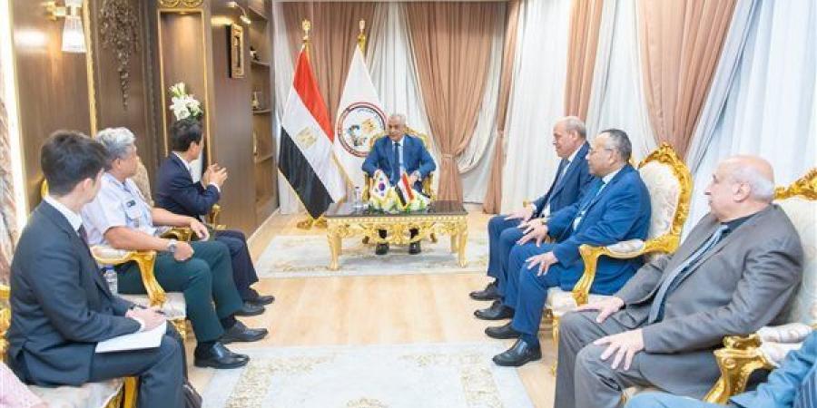 وزير الإنتاج الحربي يبحث مع سفير كوريا الجنوبية سبل تعزيز التعاون المشترك في التصنيع