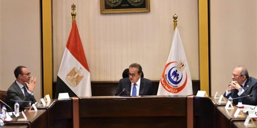تجديد رخصة مزاولة المهنة كل 5 سنوات، وزير الصحة يبحث ضوابط جديدة لرفع كفاءة الأطباء