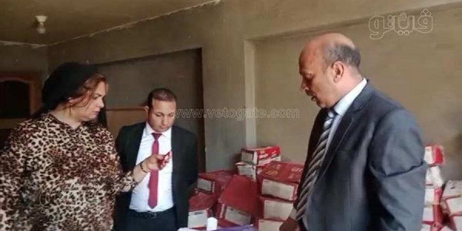 انتهت صلاحيتها منذ عام، إحباط محاولة إعادة تدوير نصف طن شيكولاتة فاسدة بالغربية (صور)