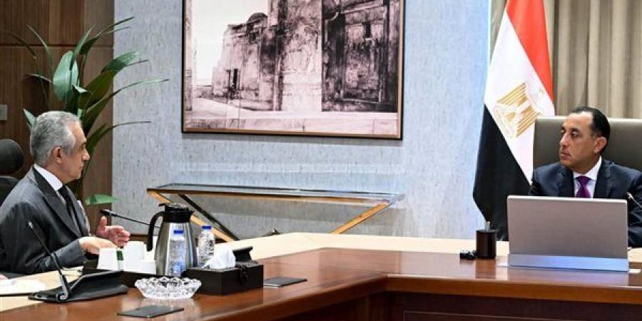 رئيس الوزراء يتابع آخر مستجدات تطوير خدمات الشهر العقاري والتوثيق