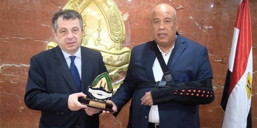 رئيس غرفة القاهرة يبحث مع سفير أرمينيا زيادة التبادل الاستثماري والتجاري بين البلدين