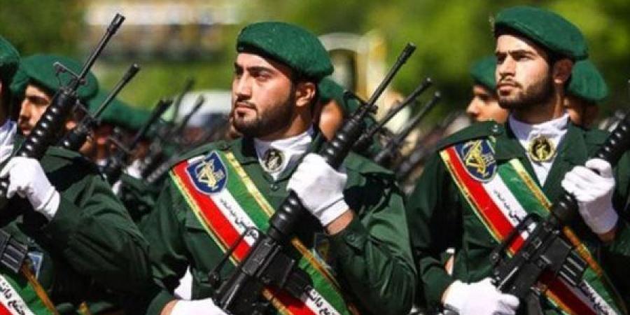 الحرس الثوري: لن نسمح لواشنطن بإعادة ملء مخزونها من النفط والذخائر