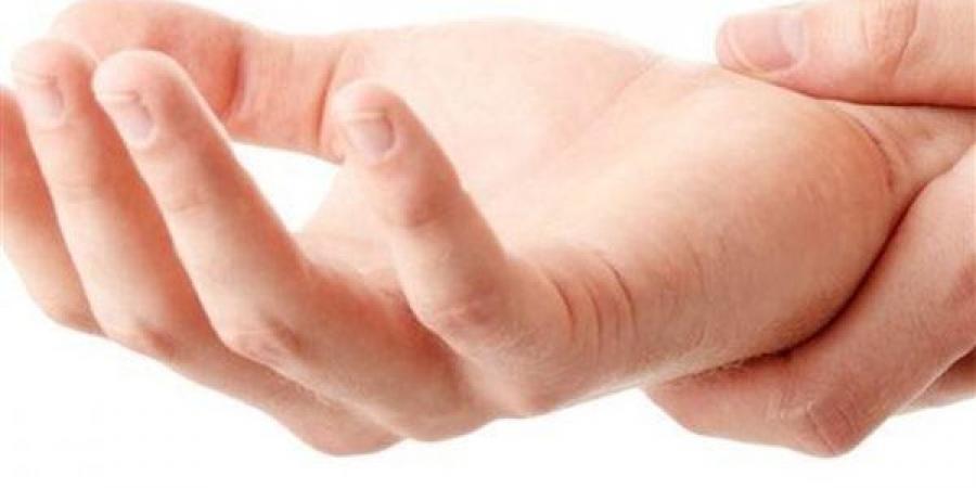 6 أسباب وراء الإصابة برعشة اليدين