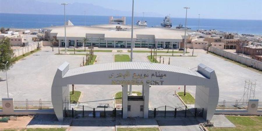 تداول 12 ألف طن و646 شاحنة بضائع عامة ومتنوعة بموانئ البحر الأحمر