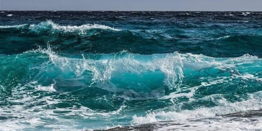 الأرصاد تحذر المصطافين: رياح وارتفاع الأمواج على 8 شواطئ