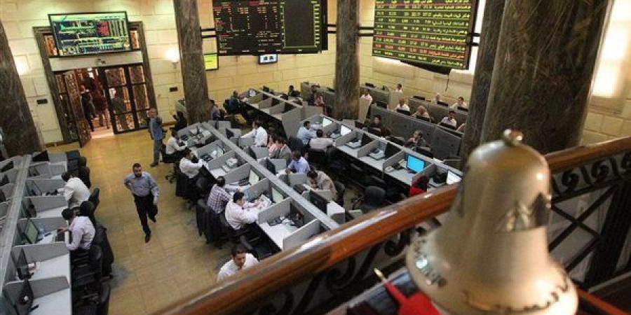 تباين أداء مؤشرات البورصة بمنتصف تعاملات اليوم
