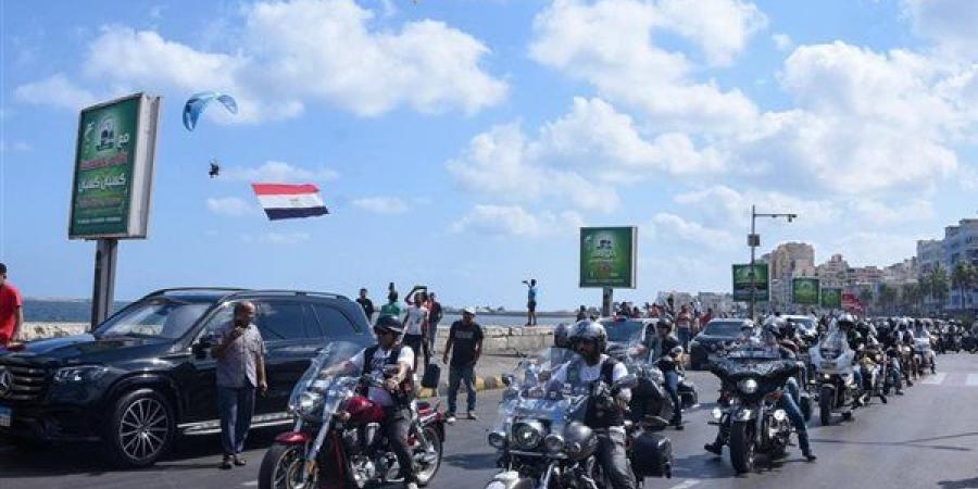 عروض فنية وكرنفال على كورنيش البحر للاحتفال بعيد الإسكندرية القومي (صور)