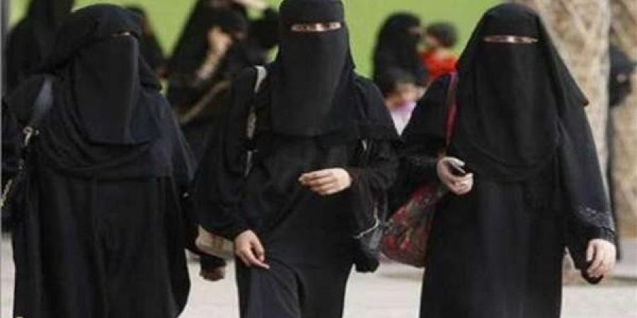 بين العادة والعبادة، الإفتاء تحسم الجدل بشأن حكم لبس المرأة للنقاب