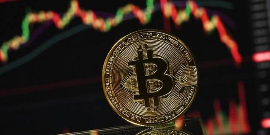 تراجع البيتكوين وسط ترقب قرار الفيدرالي بشأن الفائدة