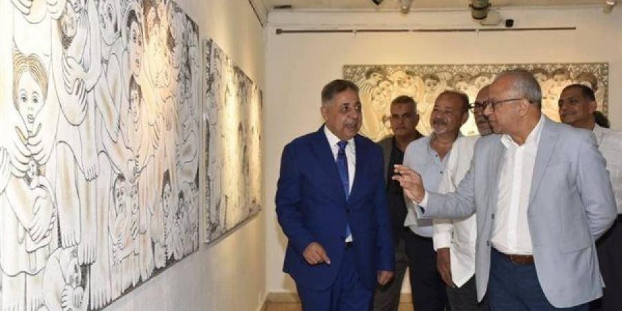 سياحة في أعماق الهوية المصرية، انطلاق معرض "جذور بلا أوراق" للدكتور هاني رزق