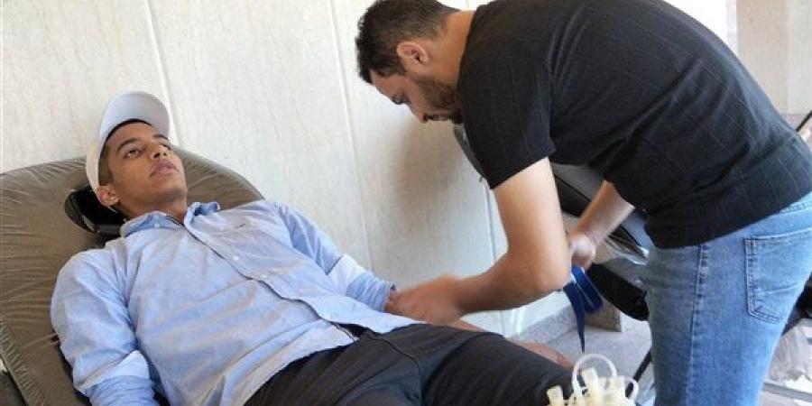 طلاب التربية العسكرية بجامعة المنصورة يدعمون بنك الدم بالمستشفى الجامعي
