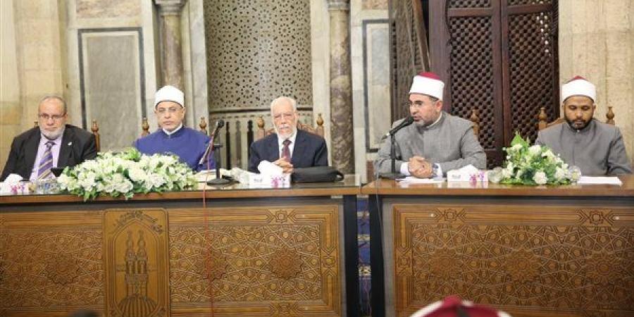 الأزهر: المجالس الحديثية حصن للتراث، وختم كتابي الترمذي ترسيخ للتلقي المباشر عن العلماء