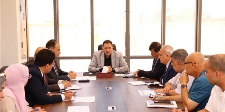 محافظ دمياط يتابع ملفات تقنين الأراضي والتصالح في الموجة 29 لإزالة التعديات