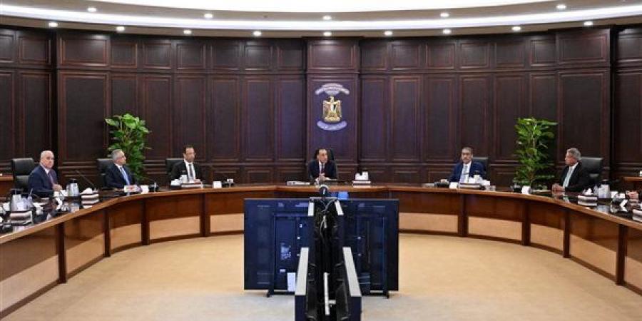 الحكومة تتحرك لضبط السوشيال ميديا.. تشريعات جديدة وغرامات أكبر في الطريق