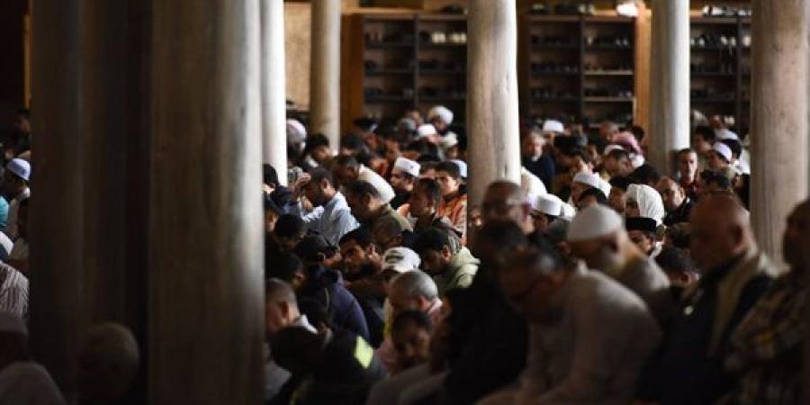 هل يجوز إمامة غير الخطيب في صلاة الجمعة؟ الإفتاء تكشف الحكم