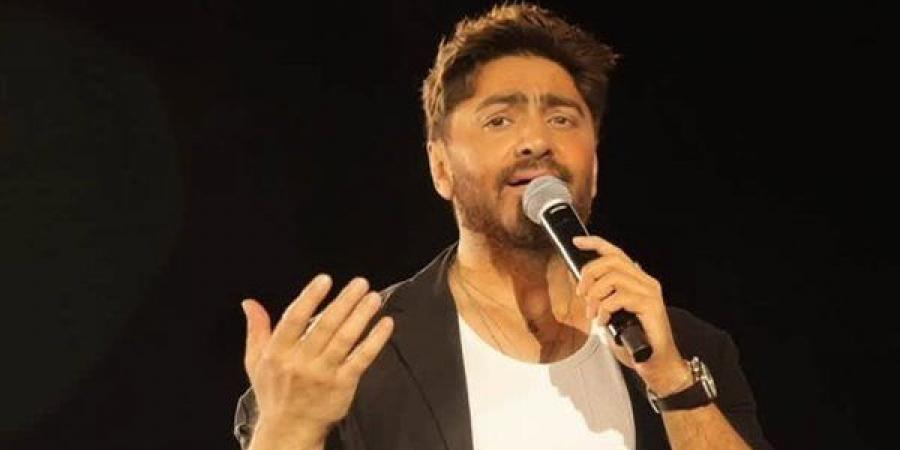 وفاة والد تامر حسني تؤجل حفليه في جرش والعلمين الجديدة