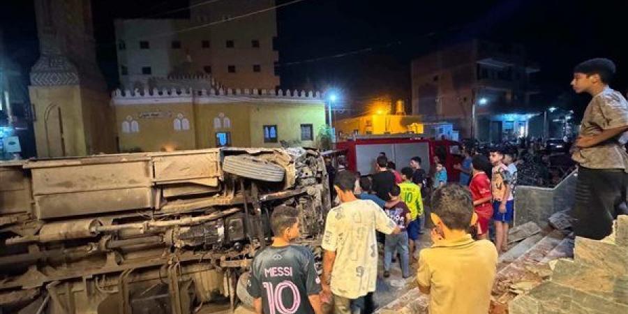 مصرع شخص في انقلاب أتوبيس بالغربية، والنيابة تحقق مع طفل وجده