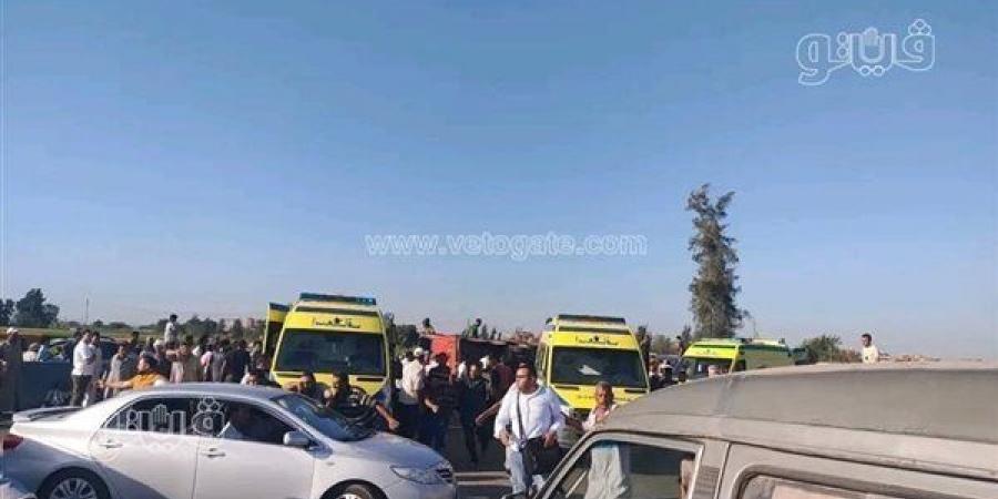 إصابة 7 أشخاص في حادث اصطدام أتوبيس بلوحة إعلانات على طريق الواحات