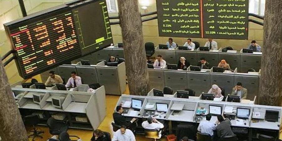 9 بنوك تستحوذ على صدارة المتعاملين بالبورصة في أولى جلسات الأسبوع
