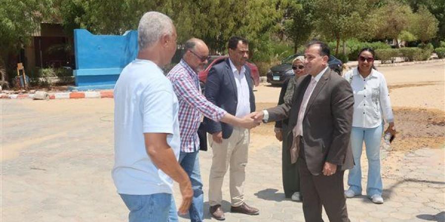 رئيس جامعة قنا يتفقد موقع إنشاء مسجد جديد لخدمة طلاب الطب البيطري والزراعة (صور)