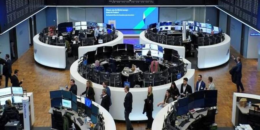 الأسهم الأوروبية تقترب من مستويات قياسية بدعم نتائج "HSBC" وباير