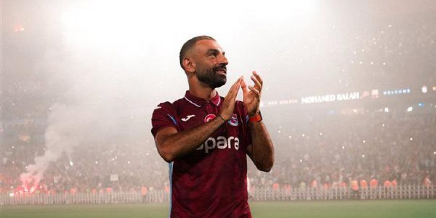 مشاهد جديدة من حفل تقديم محمد صلاح لاعبًا في طرابزون سبور التركي