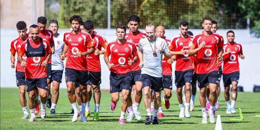 الأهلي يتدرب على فترتين في معسكره بإسبانيا