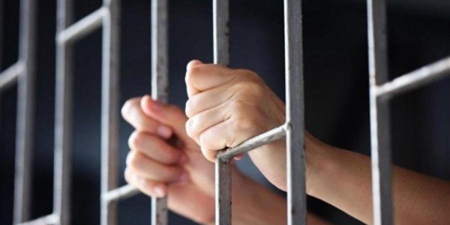 ضبط 3 متهمين بسرقة صاحب محل ملابس بالإكراه في شبرا الخيمة