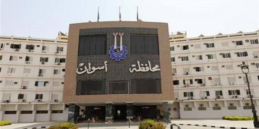 عمود إنارة مائل يخطف حياة شاب في أسوان، والمحافظ يتدخل بقرار عاجل