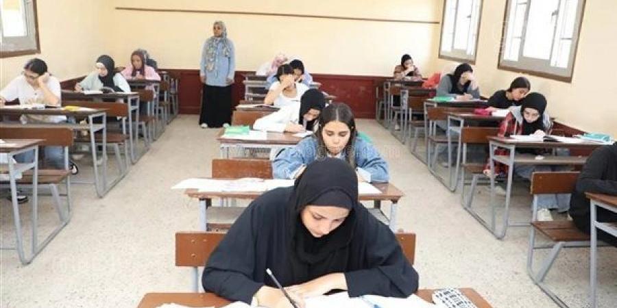 استعدادًا للدور الثاني، متابعة ميدانية لجاهزية مدارس الجيزة لاستقبال امتحانات الثانوية العامة - النيل نيوز