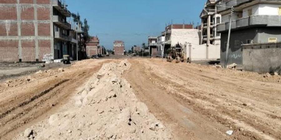 بدء أعمال رصف الطريق الدائري بشبراخيت في البحيرة بطول 600 متر - النيل نيوز