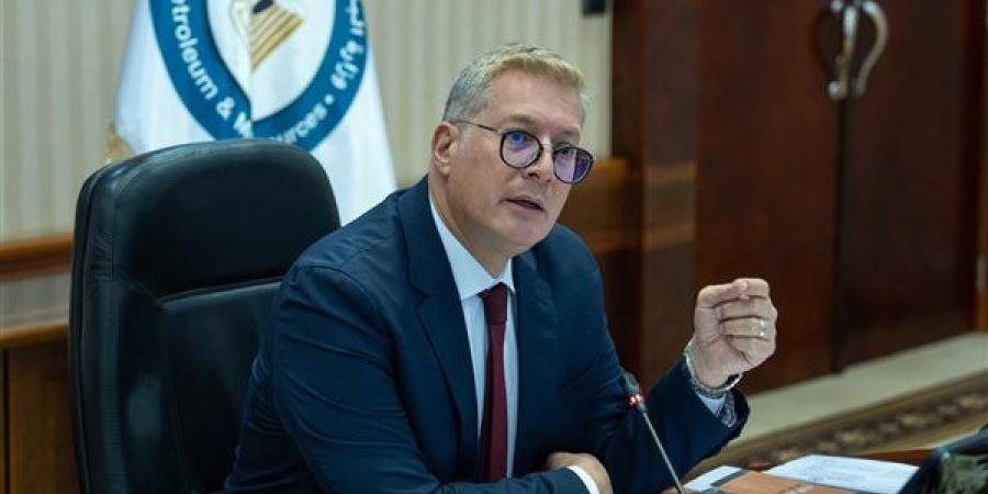 بالمستندات، لجنة العلاقات العامة بوزارة البترول أمام علامات استفهام حول مخالفة ضوابط التعاقد مع الفنادق - النيل نيوز