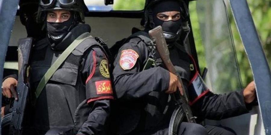 المتهم بإنهاء حياة ابنة عمه لرفضها الارتباط به يمثل الجريمة - النيل نيوز