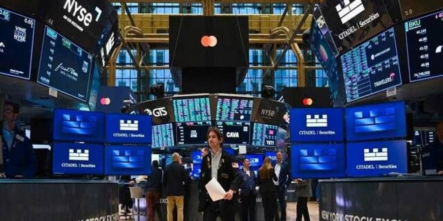 عقود الأسهم الأمريكية تقلص خسائرها مع تراجع عوائد السندات - النيل نيوز