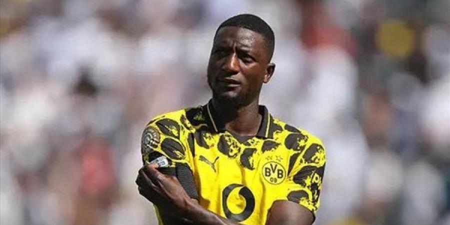 راتب مهاجم بروسيا دورتموند يحسم موقف برشلونة من التعاقد معه - النيل نيوز