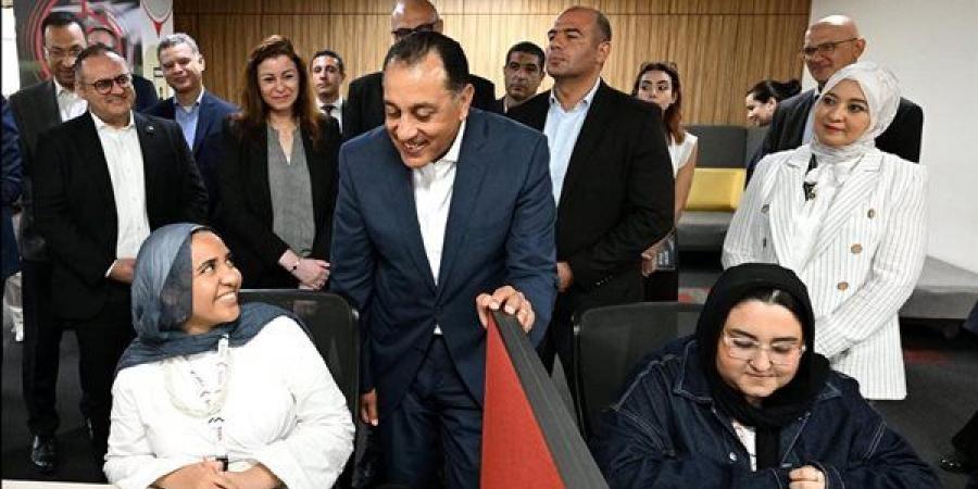 تفاصيل زيارة رئيس الوزراء لشركة فودافون للحلول الذكية بالإسكندرية - النيل نيوز