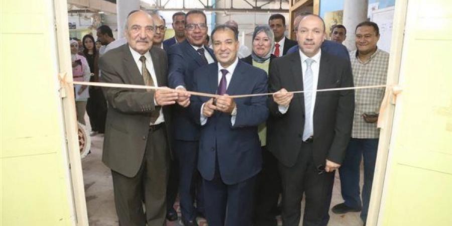 رئيس جامعة قنا يفتتح معرض «رحلة ما بين التراث والأصالة» بكلية التربية النوعية (صور) - النيل نيوز