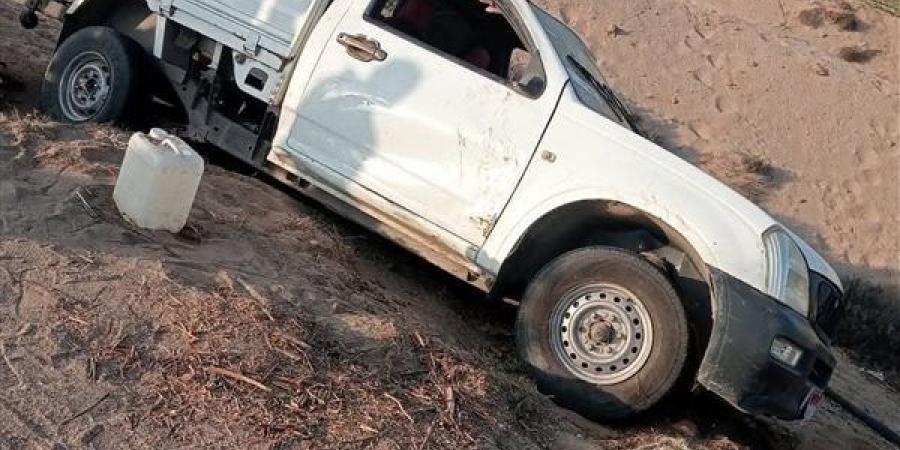 إصابة 11 عاملًا في انقلاب سيارة ربع نقل على الطريق الأوسطي - النيل نيوز