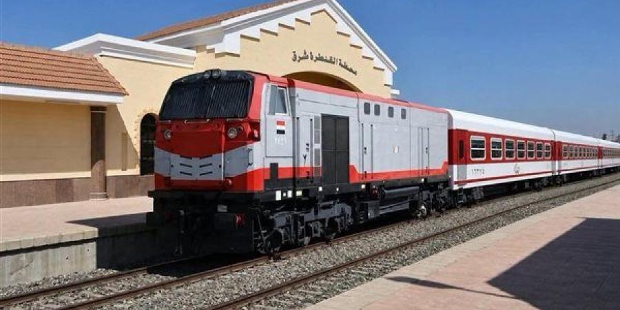 لماذا تصبح القطارات أبطأ في ساعات الظهيرة؟.. السكك الحديدية تكشف السبب - النيل نيوز