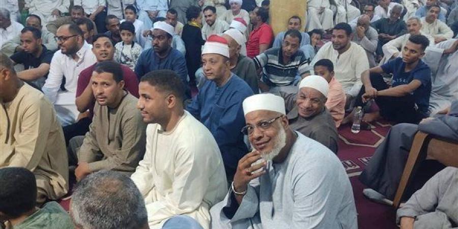 رئيس مدينة قوص يشارك الأهالي الاحتفال بالمولد النبوي بالمسجد العمري (صور) - النيل نيوز
