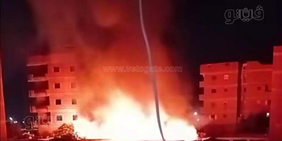 إعصار النار والدخان يثير فزع الأهالي، حريق هائل يلتهم مصنع أخشاب في عزبة رشوان بالشرقية (صور) - النيل نيوز