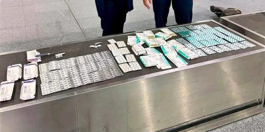 جمارك مطار القاهرة تضبط 3 محاولات تهريب نقد أجنبي وأدوية وأقراص مخدرة - النيل نيوز