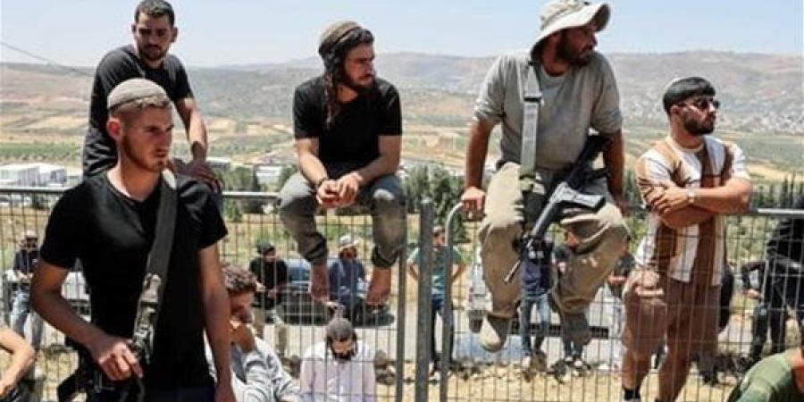 مستوطنون يهاجمون مزارعين فلسطينيين في قرية برقة شرق رام الله - النيل نيوز